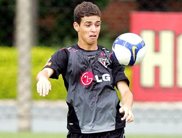 九游体育注册-奥斯卡：从街头足球踢到圣保罗 墨里西慧眼识珠